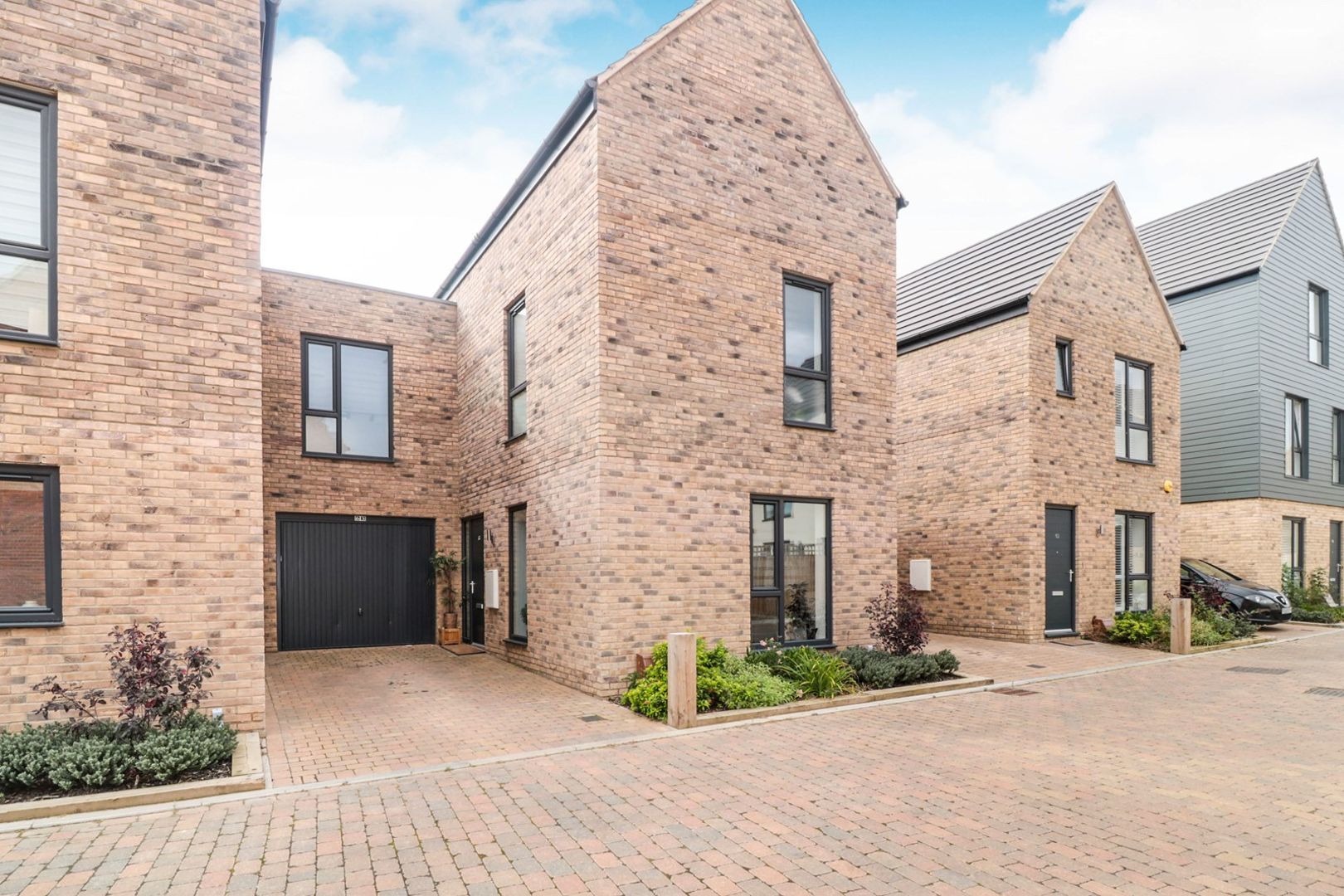 4 bedroom semidetached house for sale, Markwick Avenue, Cheshunt