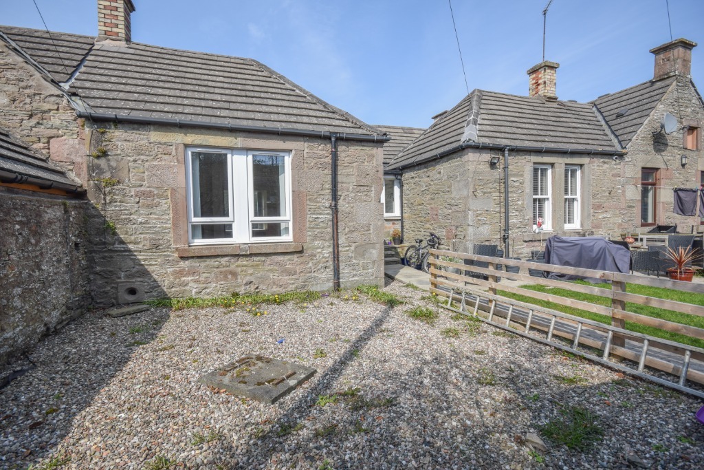 1 bedroom terraced house to rent, Glamis Road, Forfar, DD8 1DH