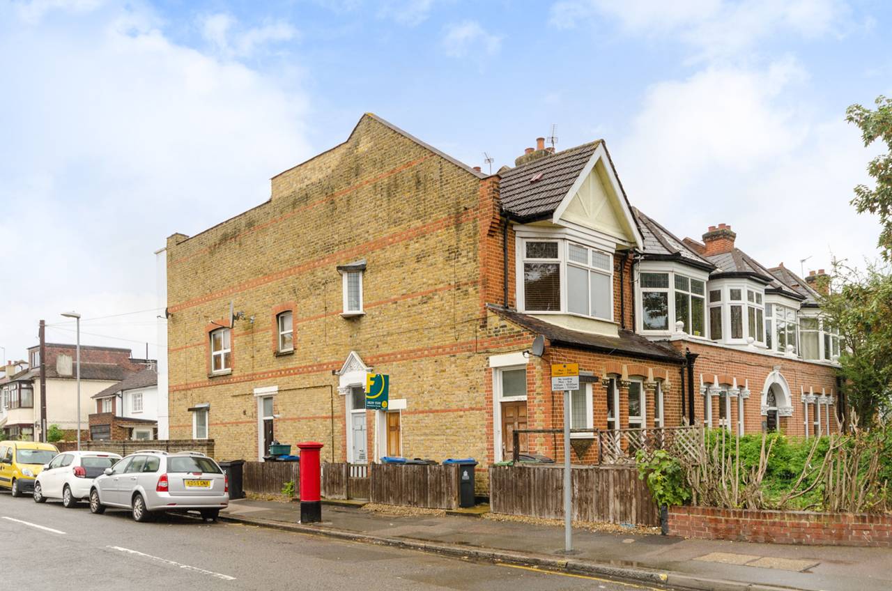 Studio flat to rent, Grayham Road, New Malden, KT3 5HR