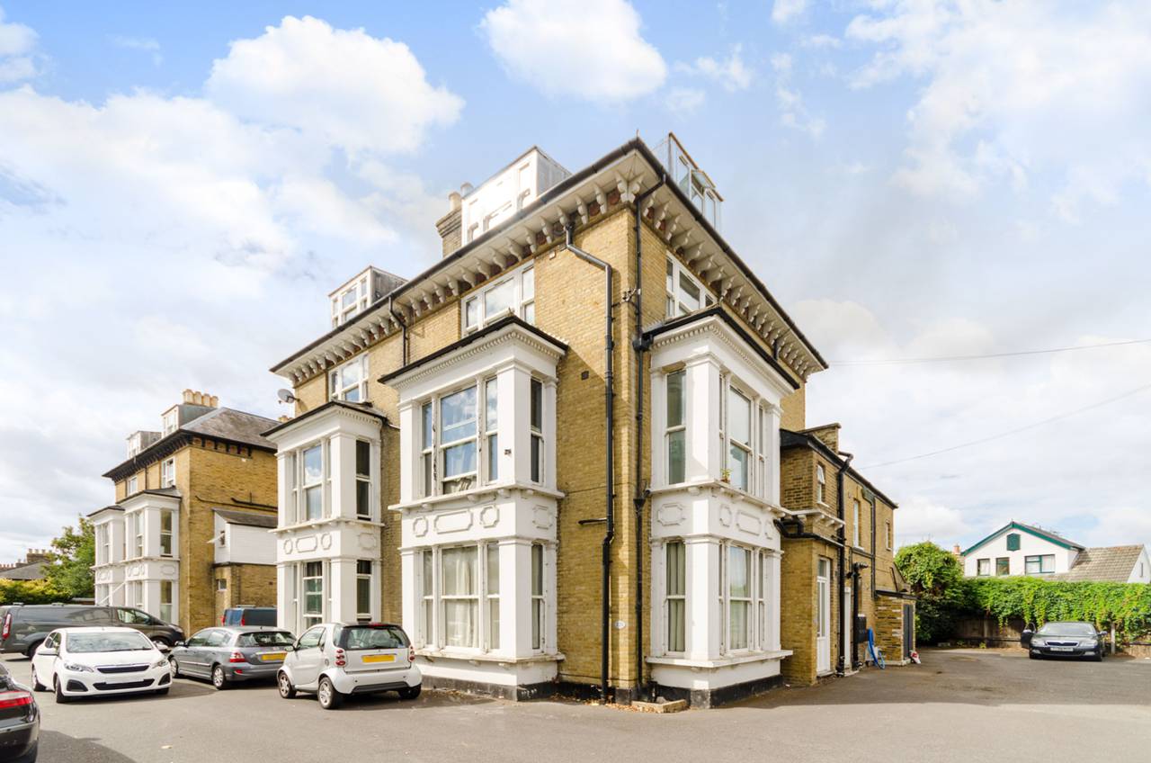 Studio flat to rent, Uxbridge Road, Hampton, TW, TW12 1SL