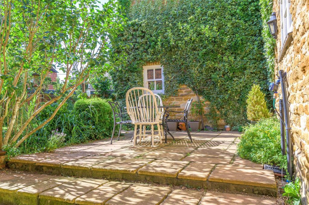 5 bedroom detached house for sale, Stapleford Road, Whissendine