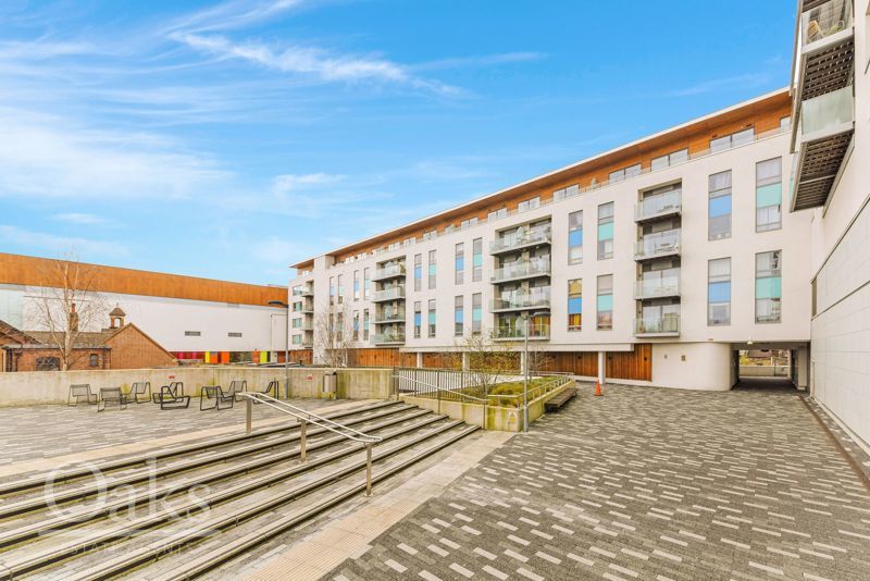 2 bedroom flat for sale, Streatham High Road, London SW, SW16 6AT