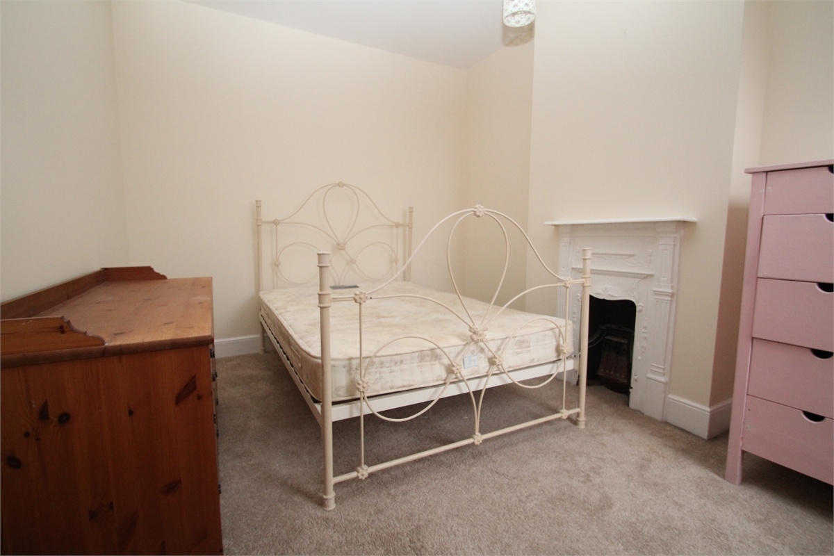2 bedroom terraced house to rent, Alexandra Road, Uxbridge