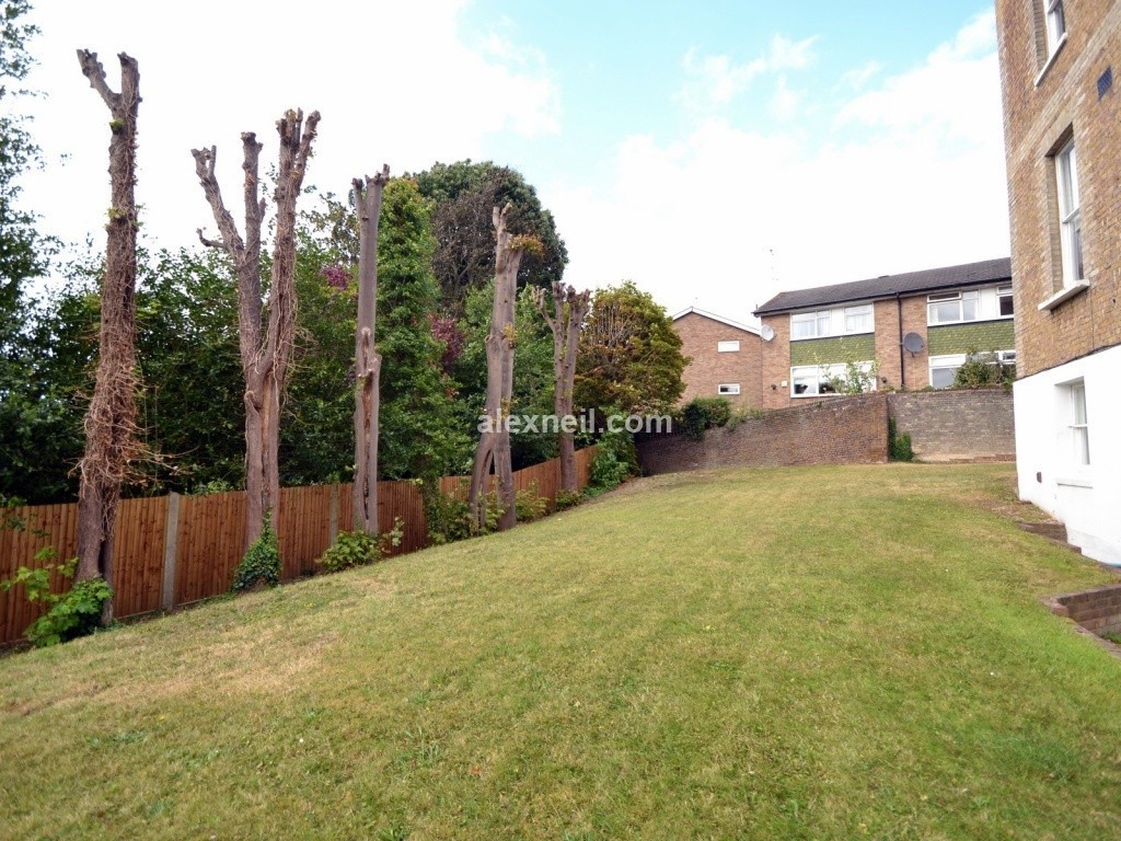 2 bedroom flat to rent, Bramley Hill, South Croydon CR, CR2 6NR