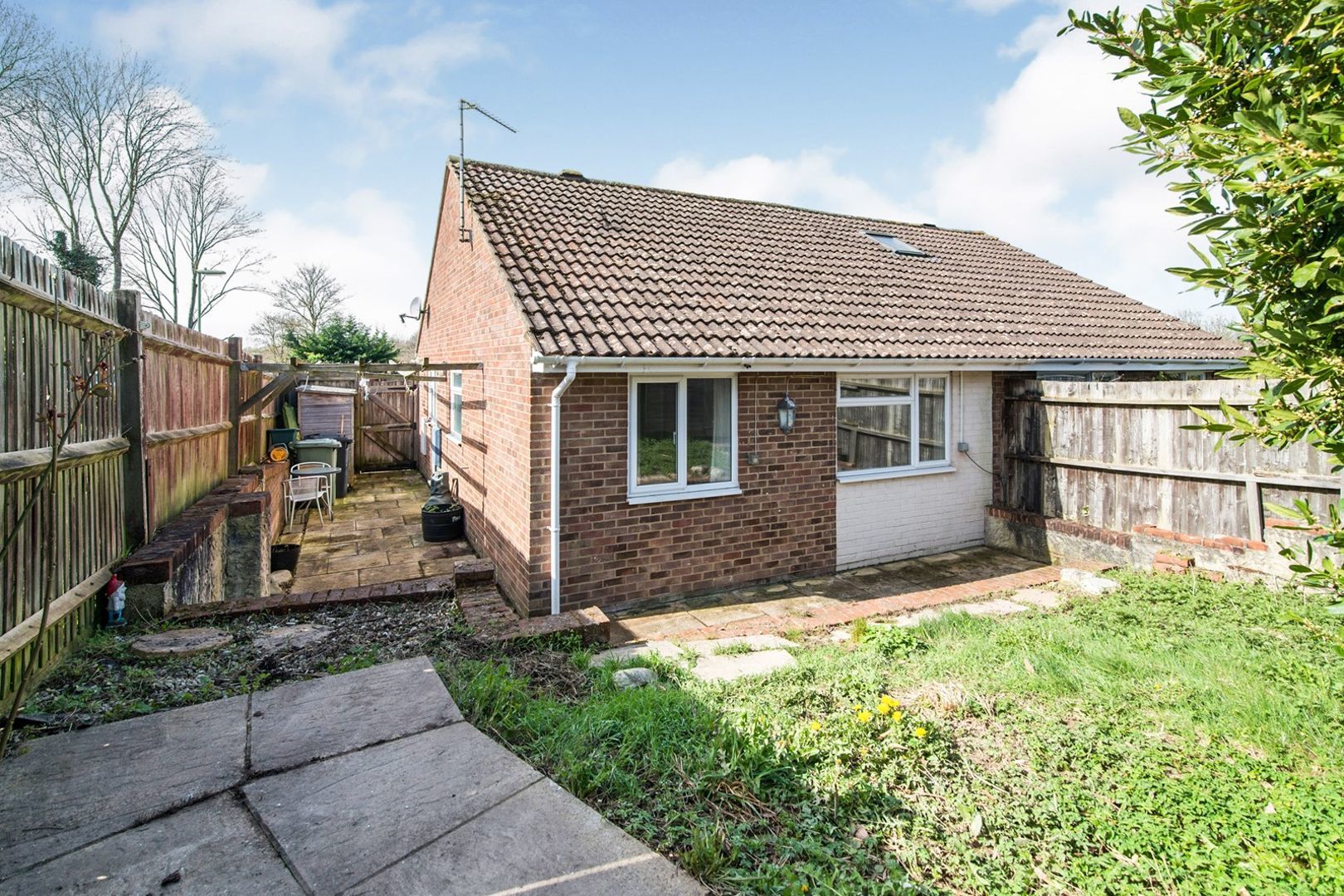 2 bedroom bungalow for sale, Holbein Close, Basingstoke RG, RG21 3EX