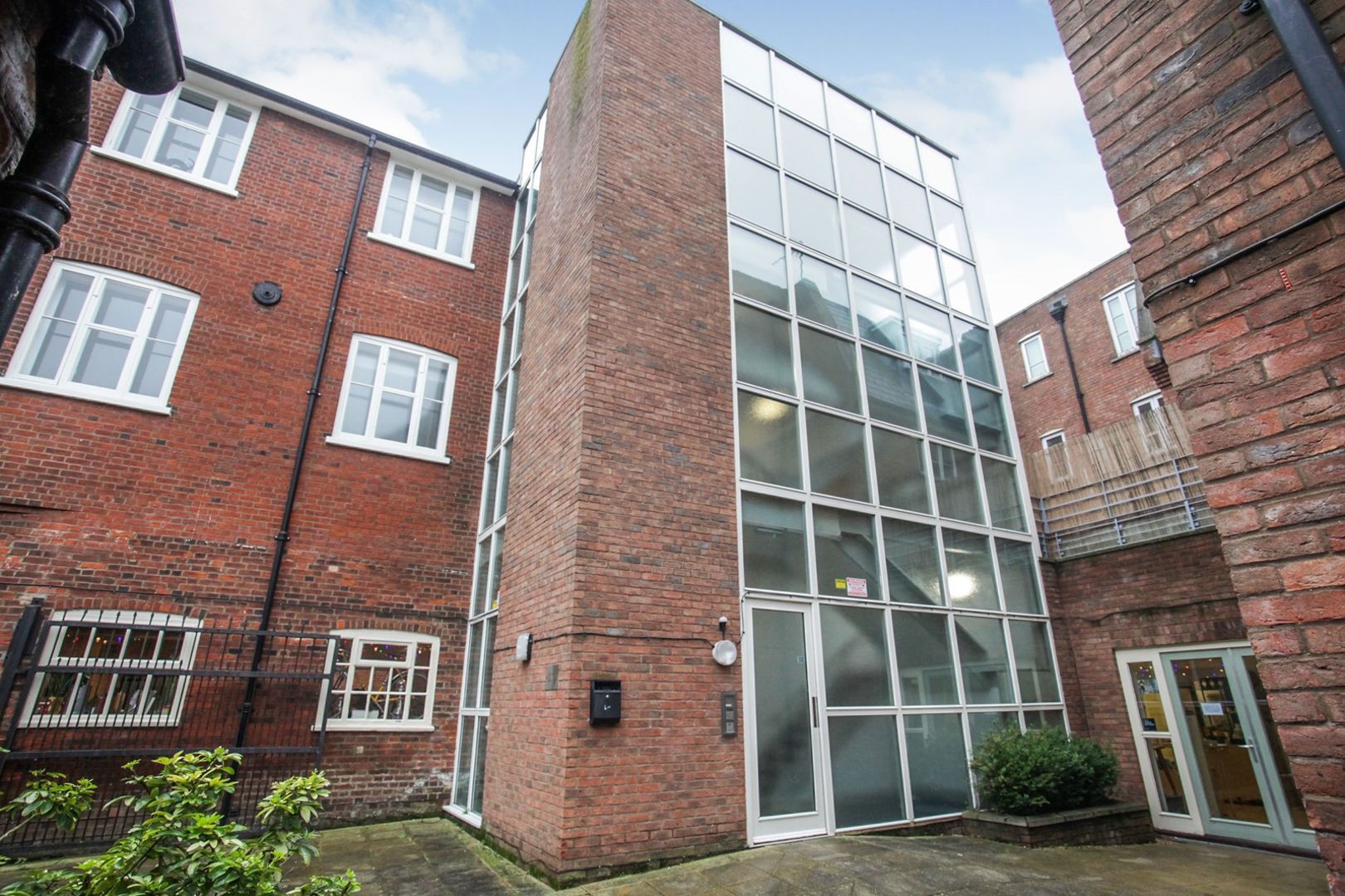 2 bedroom flat for sale, Coopers Yard, Hitchin SG, SG5 1AR