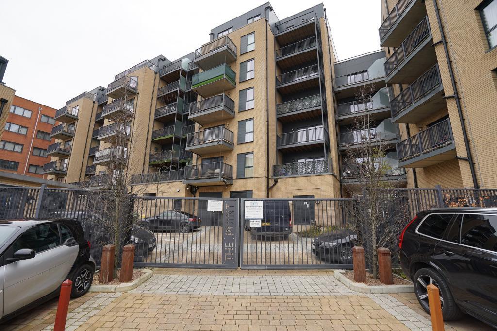 2 bedroom flat for sale, Clarence Avenue, Gants Hill, London IG, Ilford