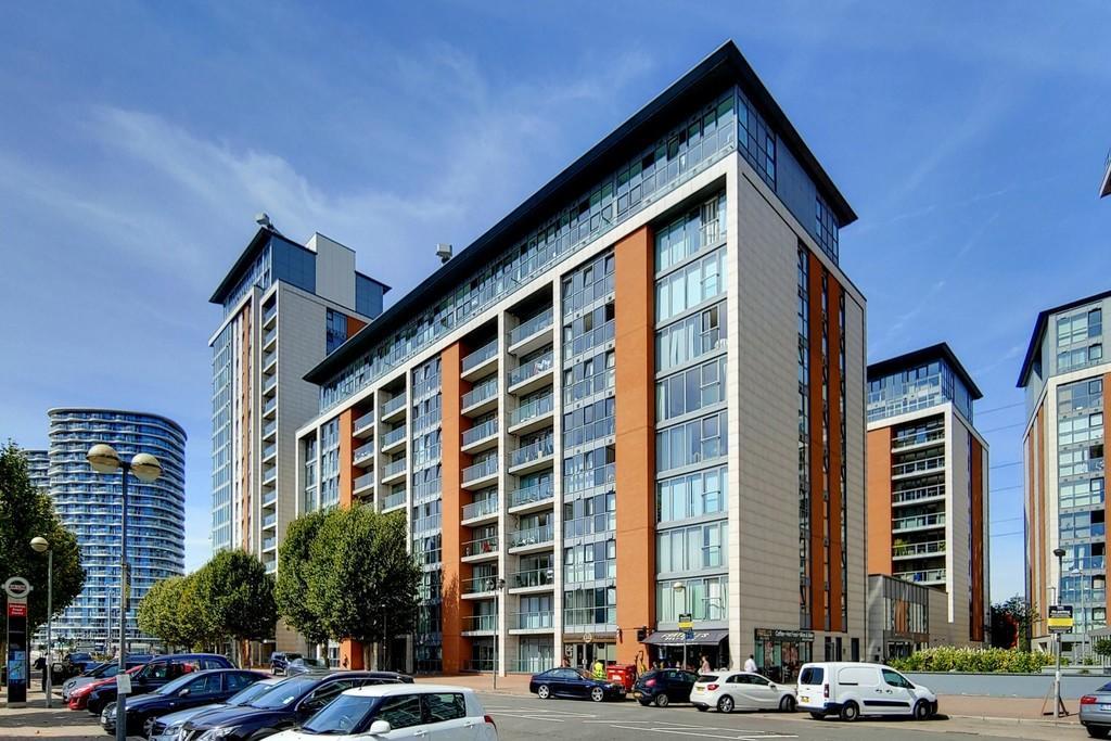 2 bedroom penthouse to rent, Adriatic Apartments, London, E, E16 1BS