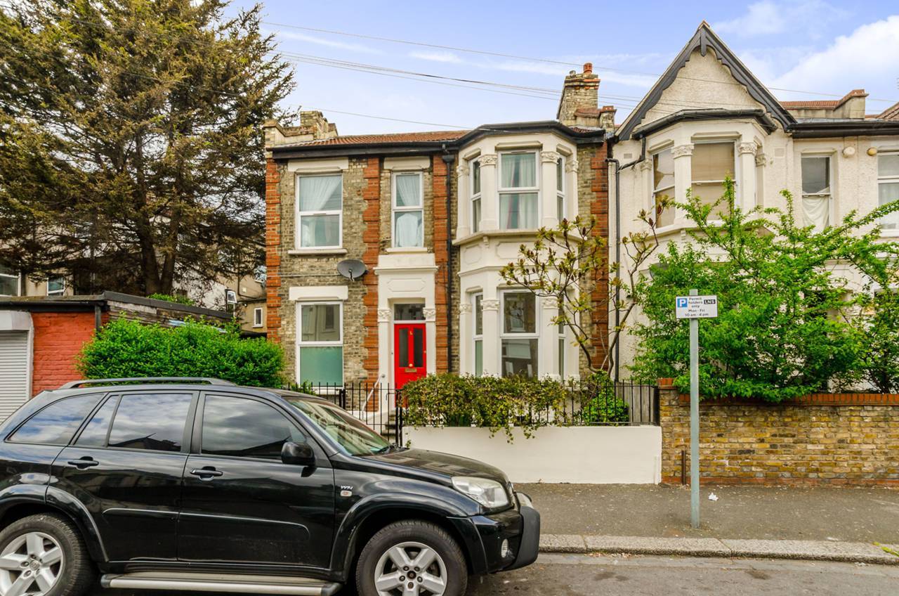 3 bedroom flat to rent, Frith Road, Leytonstone, E, E11 4EX