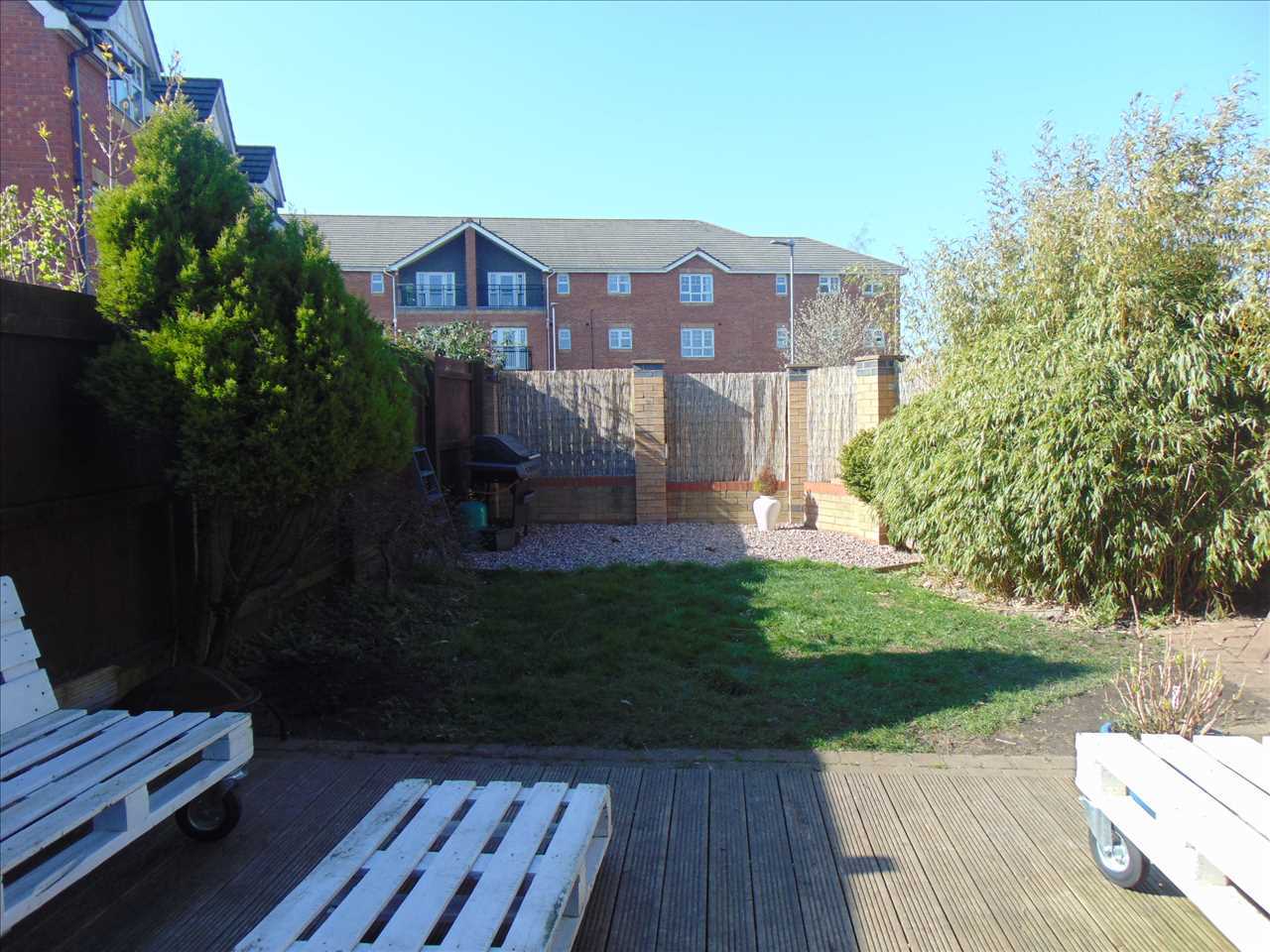 3 bedroom mews to rent, Hampton Court Way, Barrow's Green, WA8 3ET