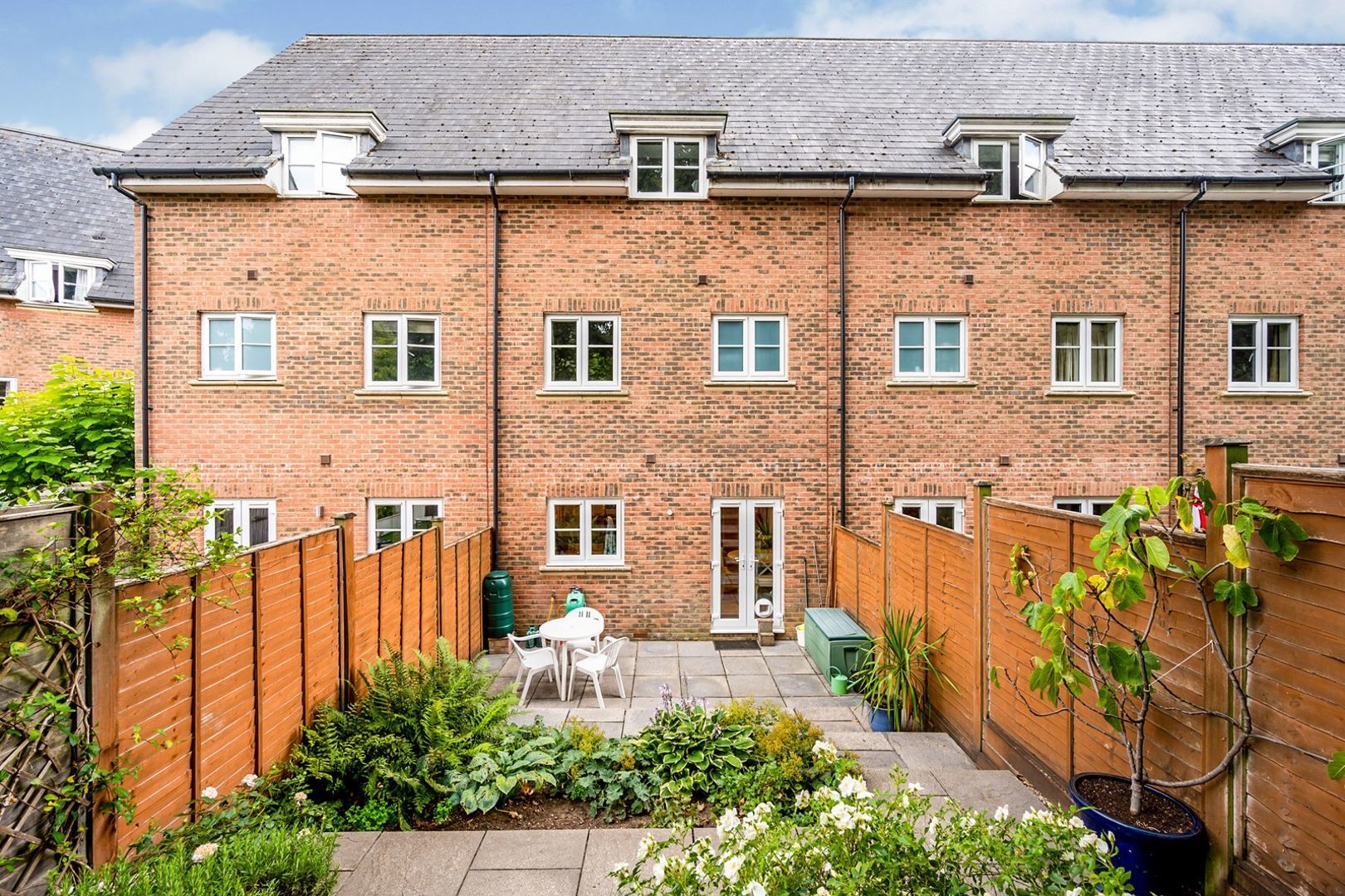 3 bedroom terraced house for sale, Caberfeigh Close, Redhill RH, RH1 6BF