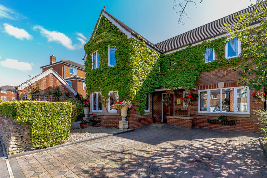 4 bedroom accessible detached house to rent, Thetford Way, Swindon