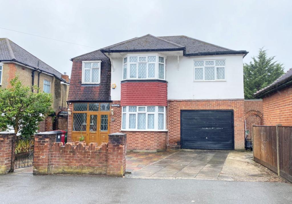 5 bedroom detached house for sale, London Road, Slough, Berkshire, SL3 7HH