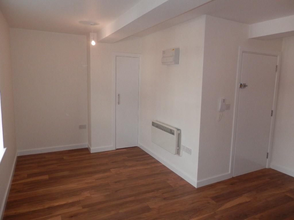 Studio flat to rent, High Street North, Dunstable, Bedfordshire, LU6