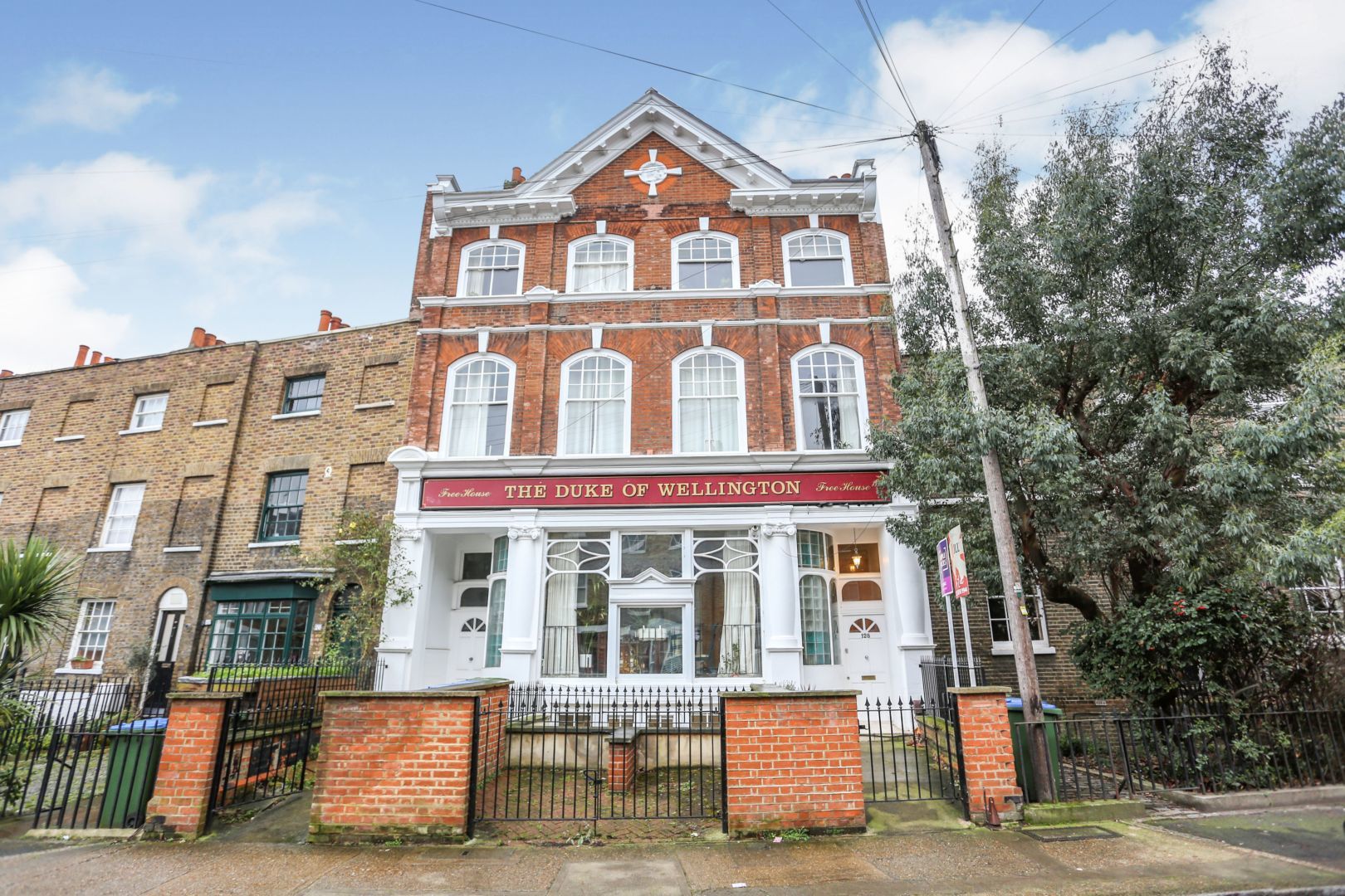 2 bedroom flat for sale, Old Woolwich Road, London, SE10 9PR