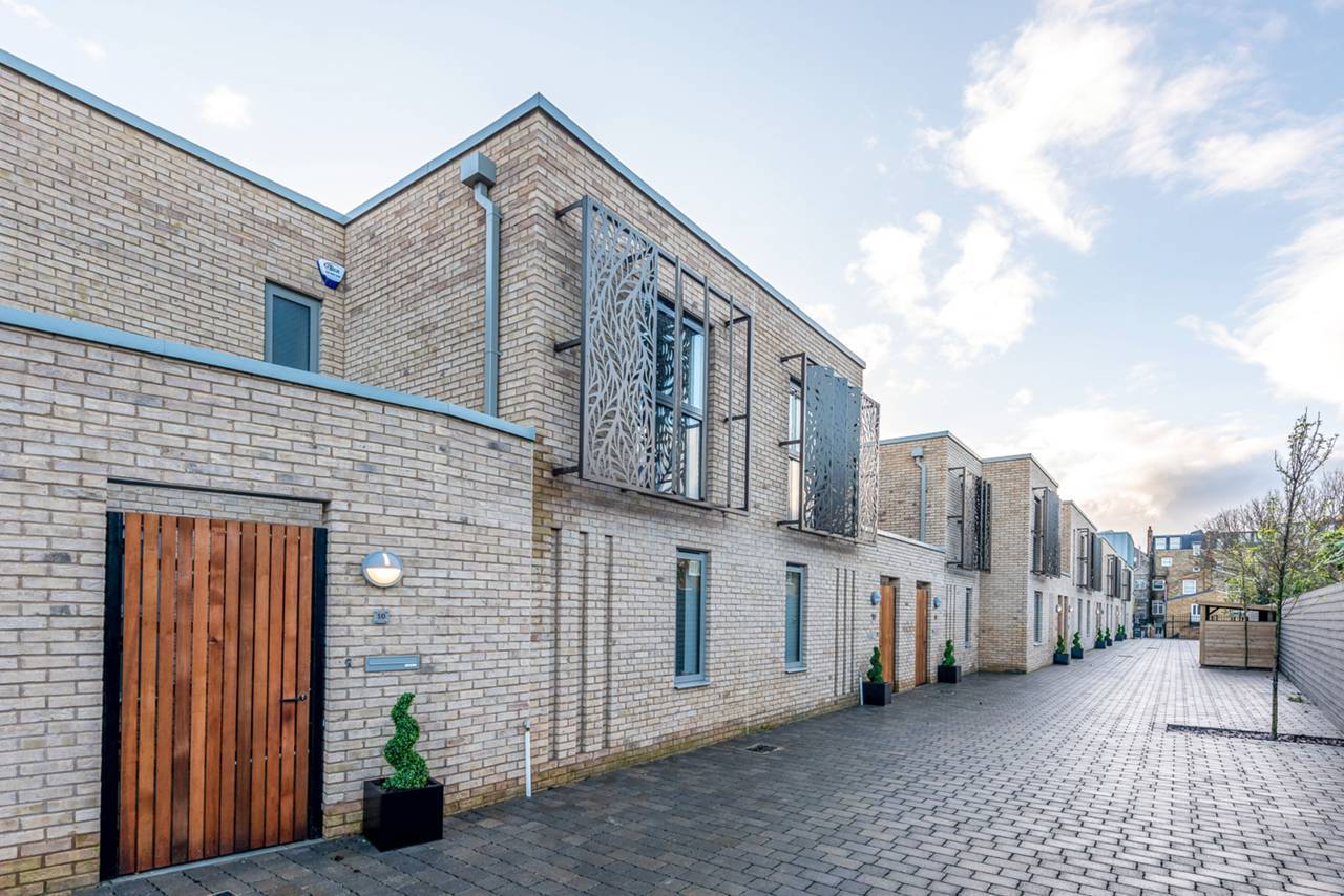 3 bedroom mews for sale, Graveney Mews, Tooting, CR, CR4 2FD